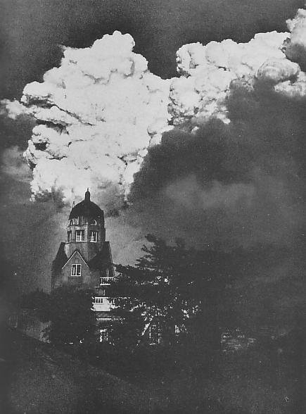 The fire clouds over Kantō, as seen from some distance away.